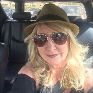 Meet your Posher, Shelley